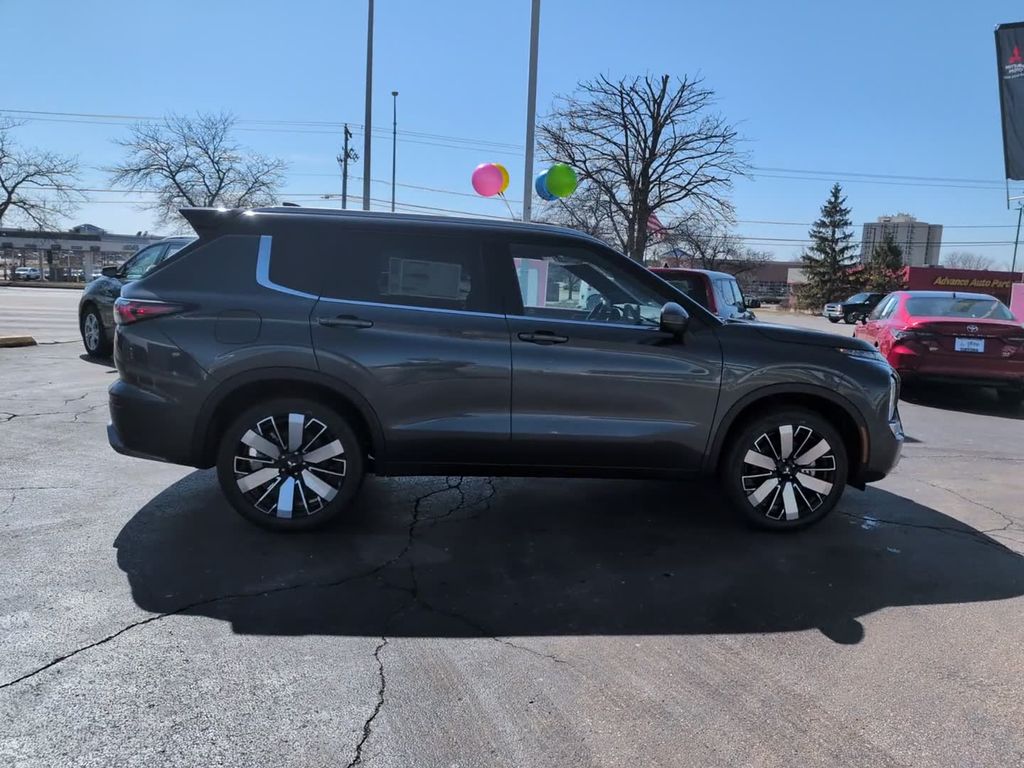 New 2026 Gray Mitsubishi SEL image 6