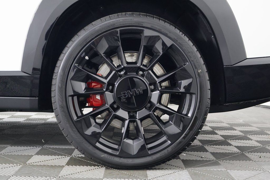 Thumbnail: 2026 BMW XM - 10