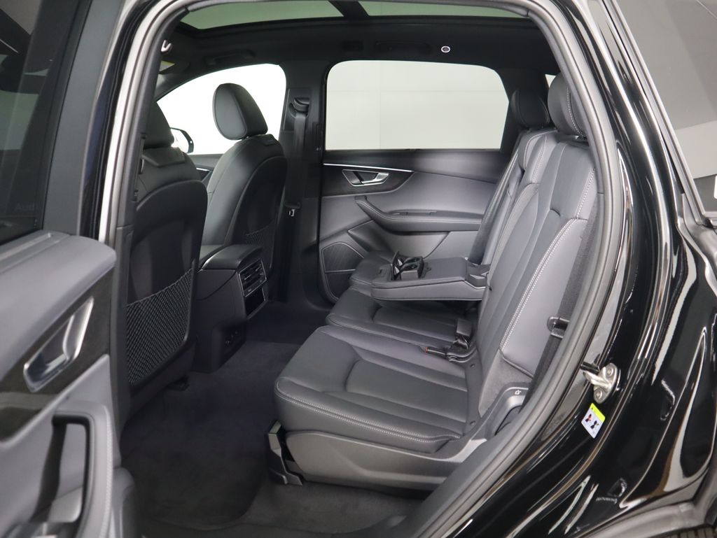 Thumbnail: 2026 Audi Q7 - 23