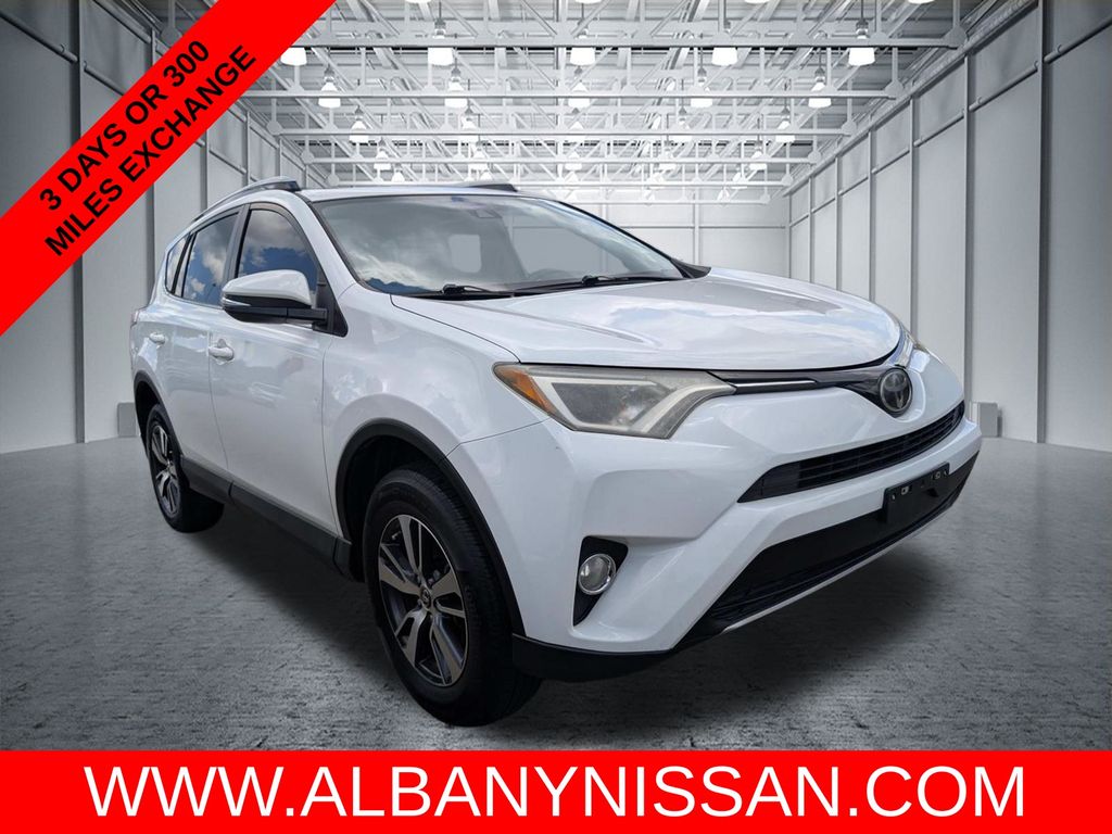 Super White 2018 Toyota RAV4 SUV / Crossover Front-Wheel Drive 6-Speed Automatic