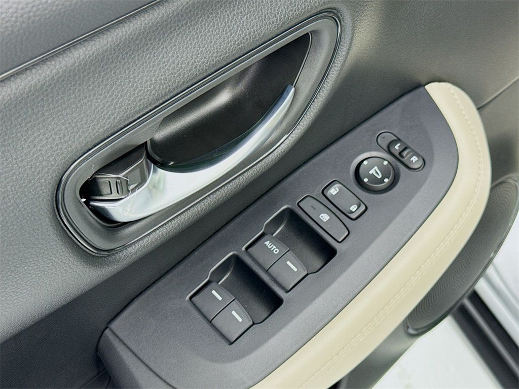 2025 Honda HR-V LX photo