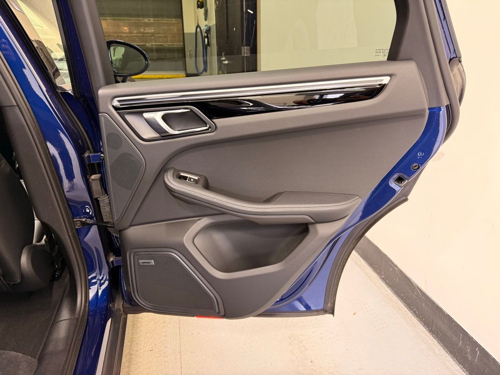 Thumbnail: 2022 Porsche Macan - 24