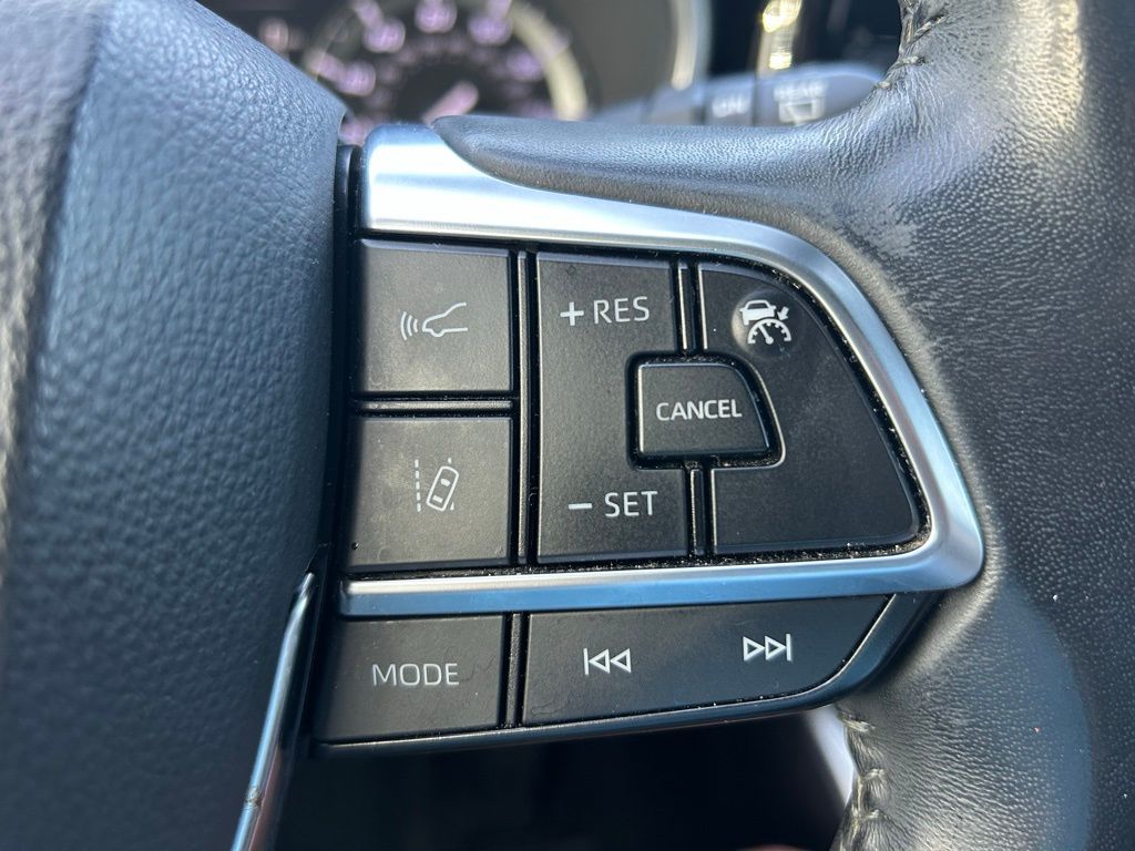 Thumbnail: 2020 Toyota Highlander - 26
