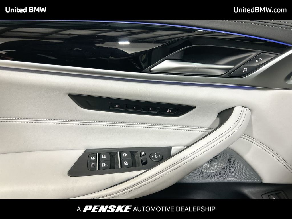 Thumbnail: 2023 BMW M5 - 11