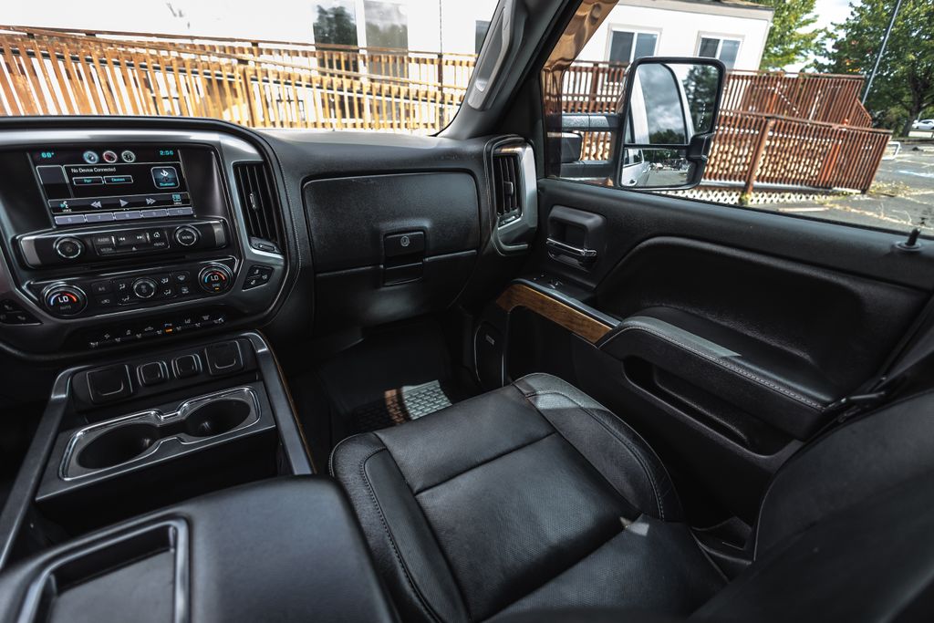2015 Chevrolet Silverado 2500HD Built After Aug 14 LTZ thumbnail 27