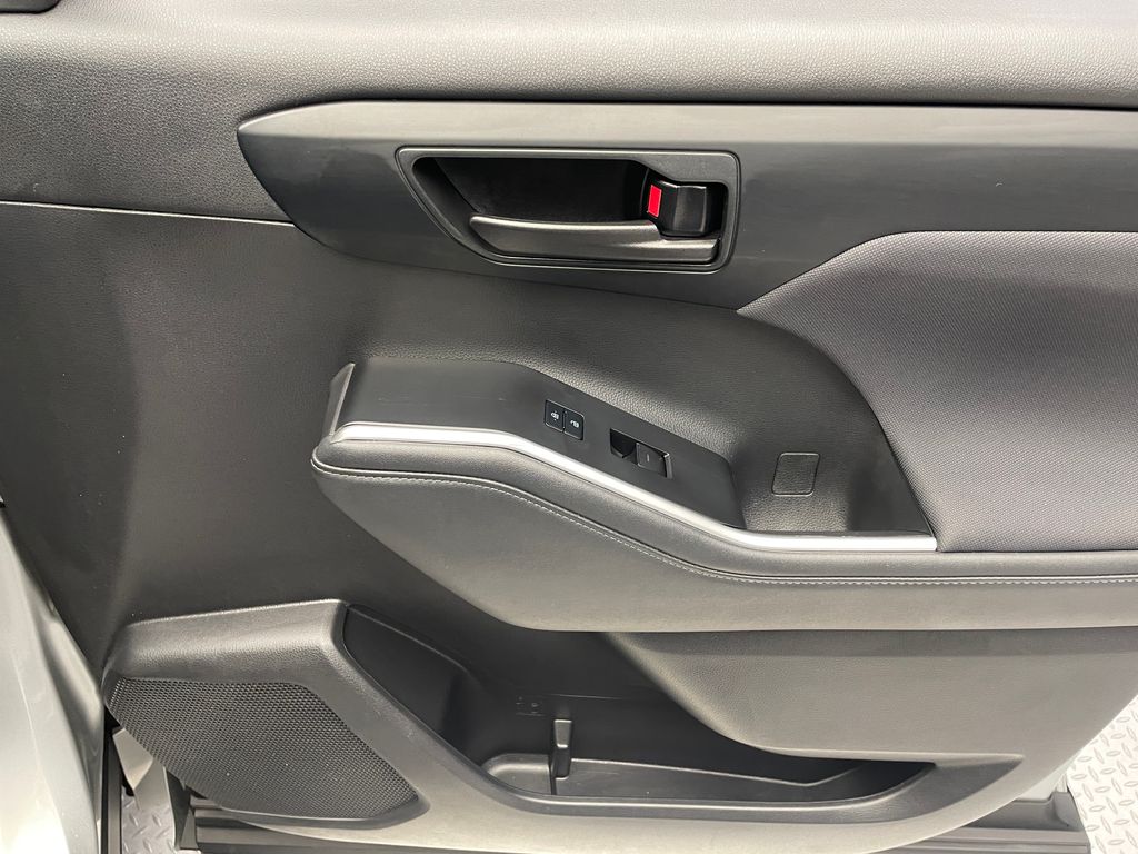2022 Toyota Highlander LE 15
