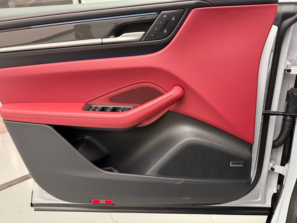 Thumbnail: 2026 Porsche Macan - 19