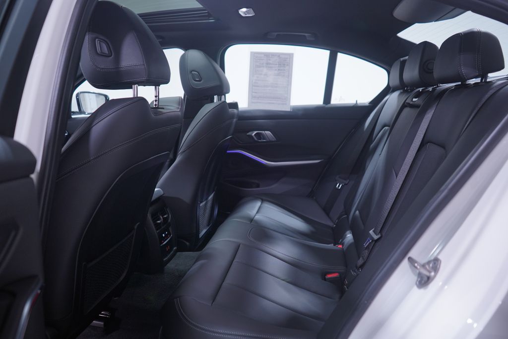 2022 BMW 3 Series 330i 9
