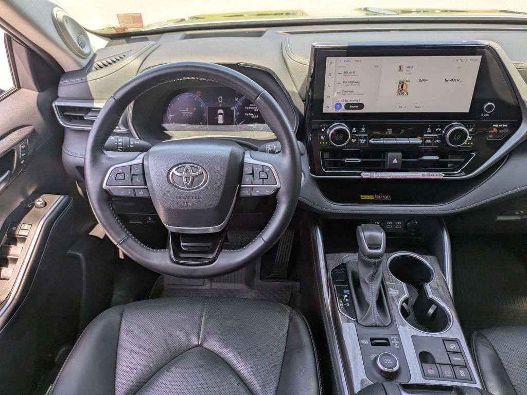 Used 2025 Toyota Highlander SUV