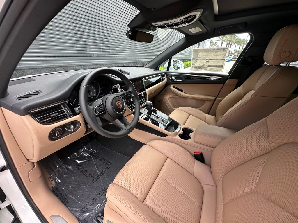 Thumbnail: 2025 Porsche Macan - 4