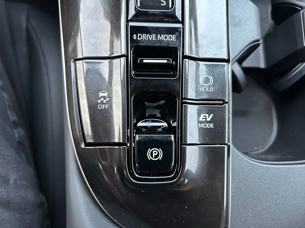 Thumbnail: 2025 Toyota Crown Signia - 30