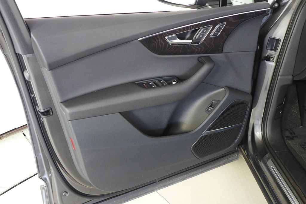 Thumbnail: 2022 Audi Q7 - 11