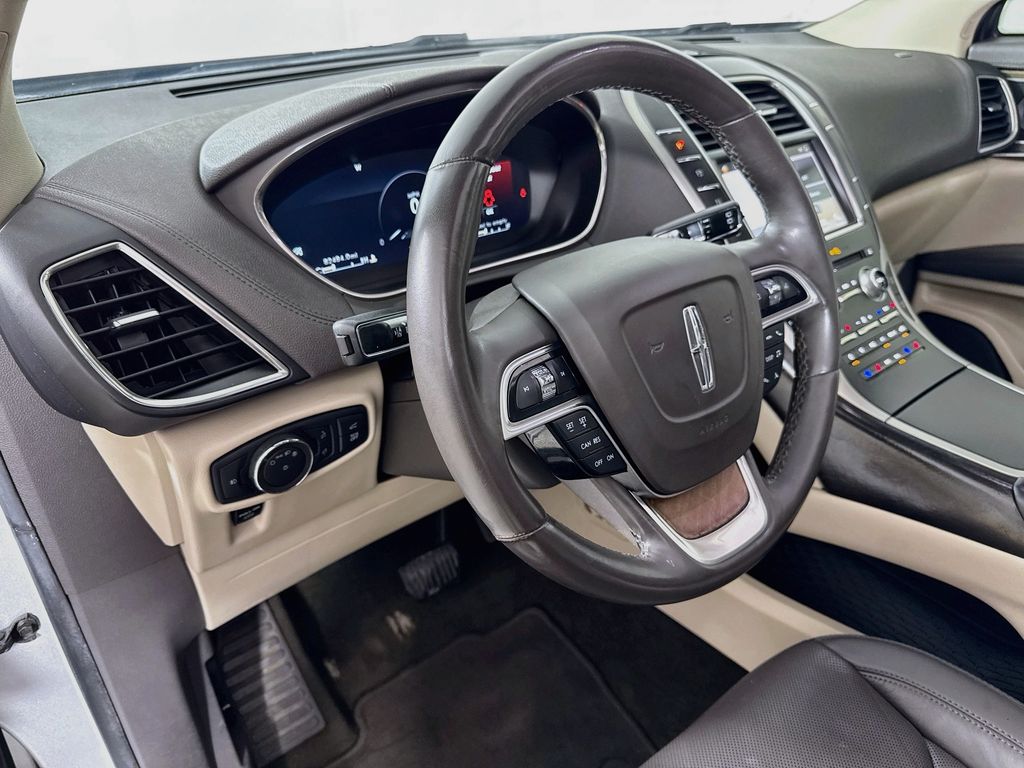 Thumbnail: 2019 Lincoln Nautilus - 9