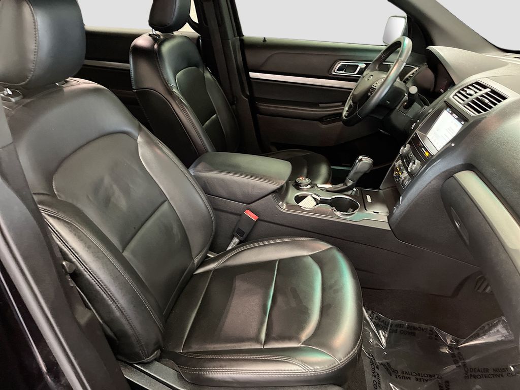 Used 2019 Black Ford XLT image 30