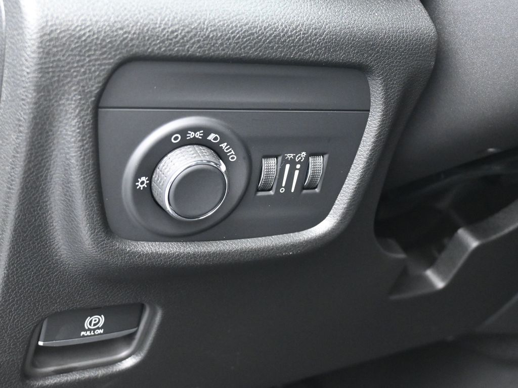 New 2026 Silver Zynith Jeep Laredo image 14