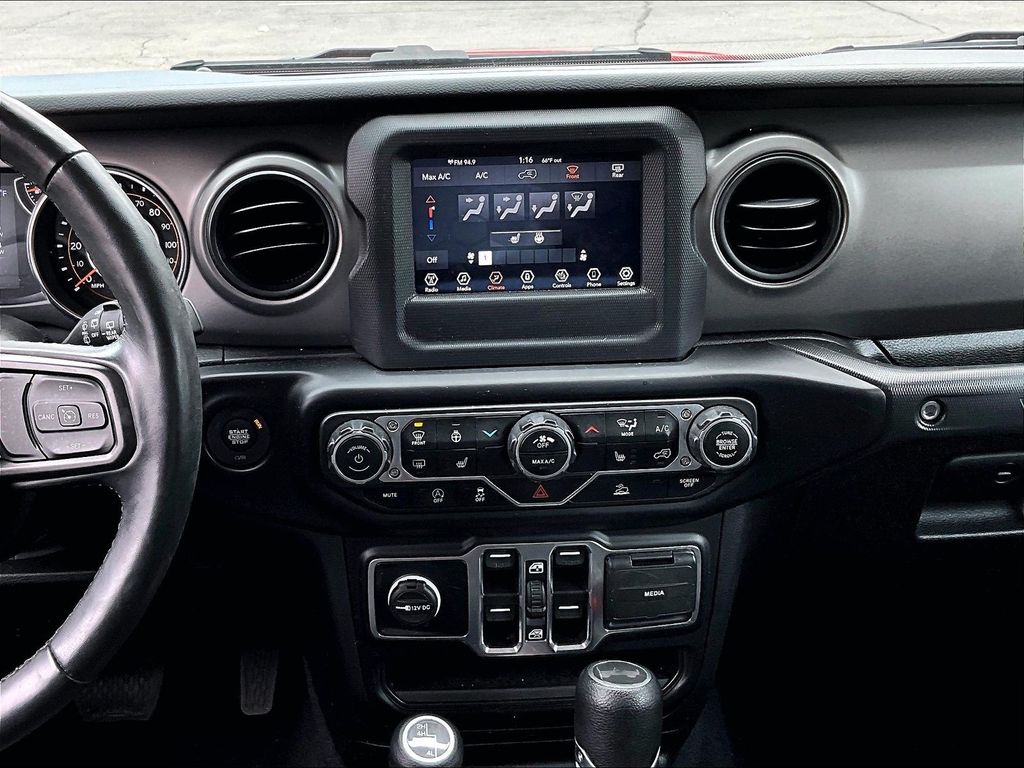 2023 Jeep Wrangler — photo 18