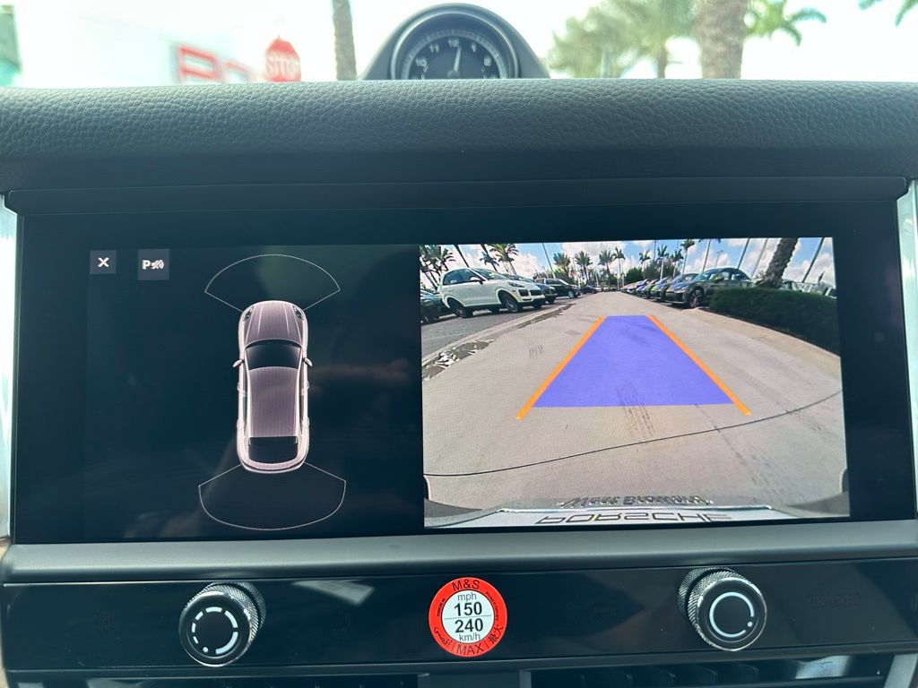 2025 Porsche Macan  23