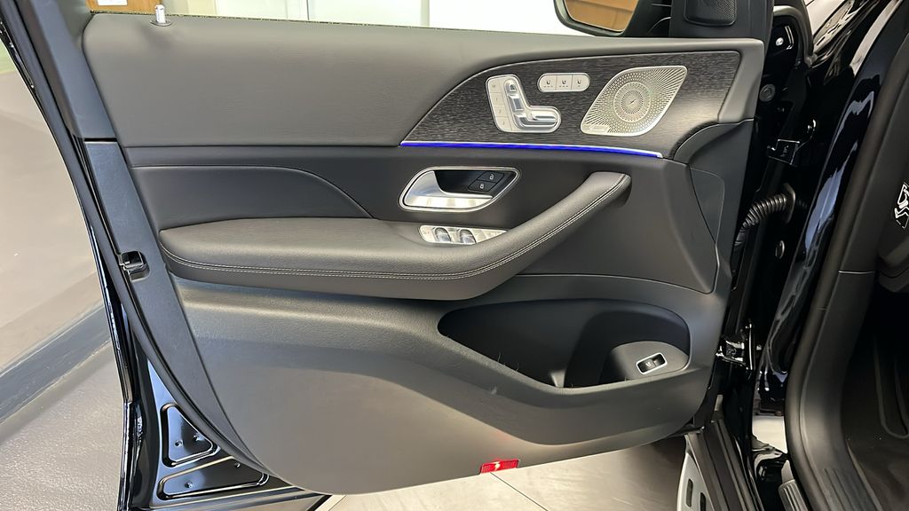 2025 Mercedes-Benz GLS 450 4MATIC 11