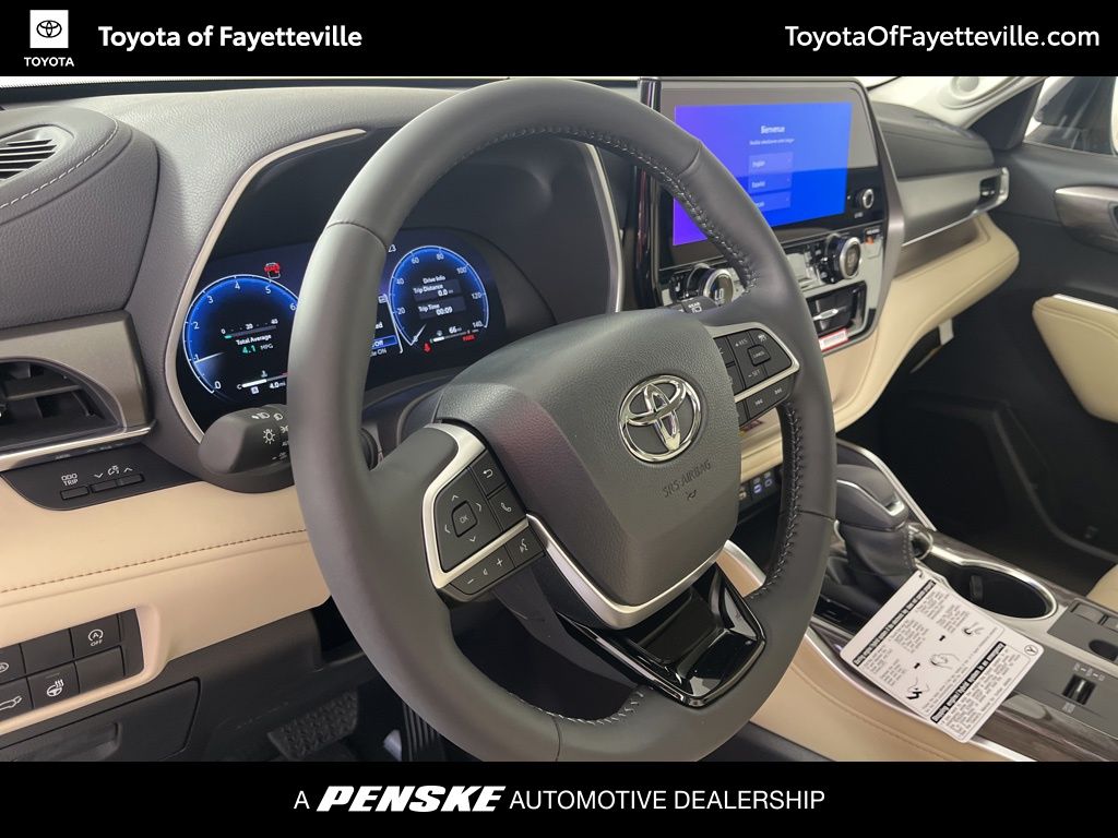 Thumbnail: 2025 Toyota Highlander - 26