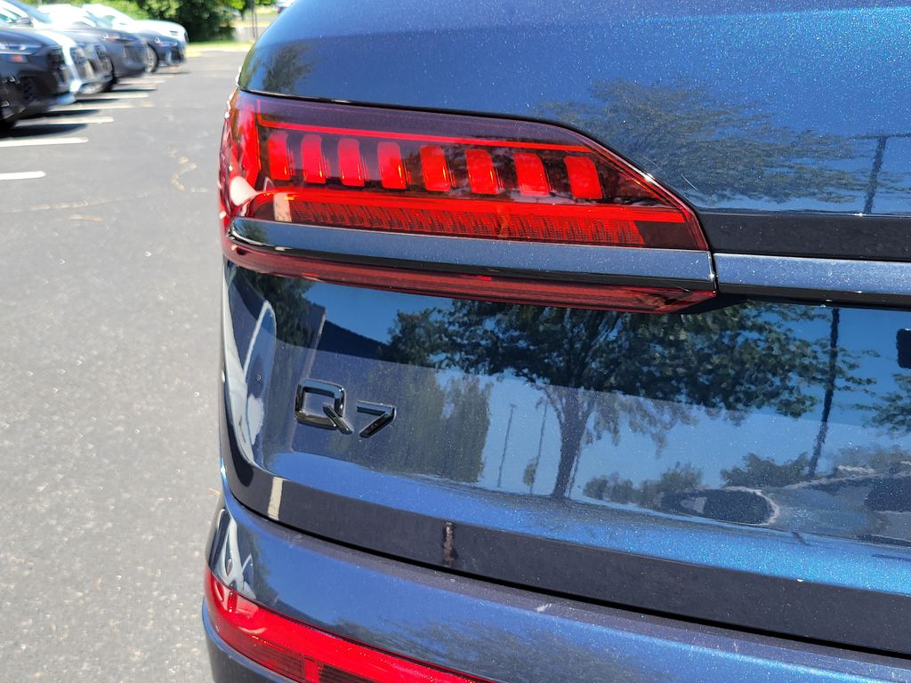Thumbnail: 2023 Audi Q7 - 10
