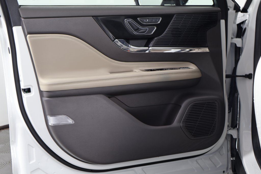 Thumbnail: 2022 Lincoln Corsair - 12