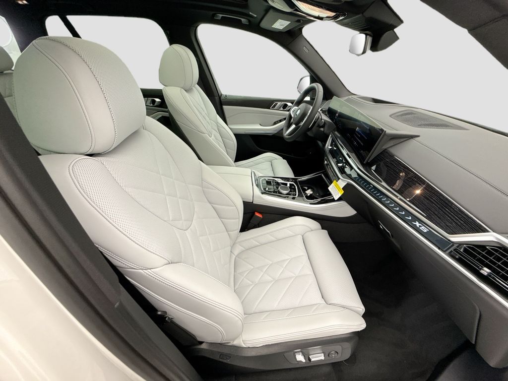 Thumbnail: 2026 BMW X5 - 19