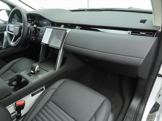 Thumbnail: 2025 Land Rover Discovery Sport - 17