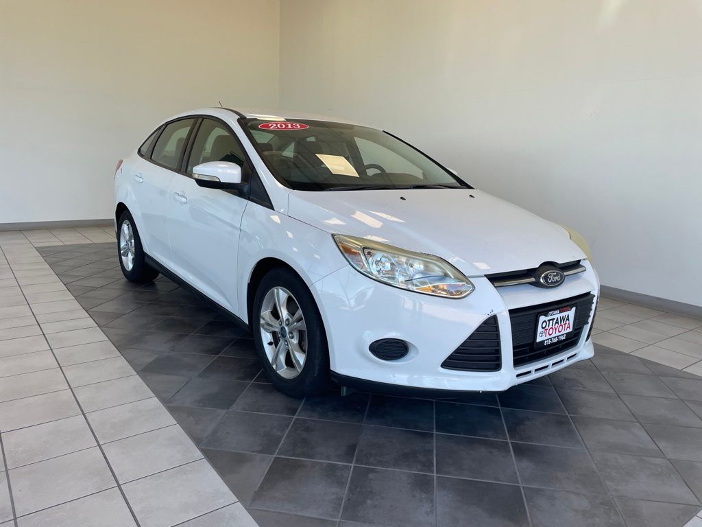 Oxford White 2013 Ford Focus SE Sedan Front-Wheel Drive 6-Speed Automatic