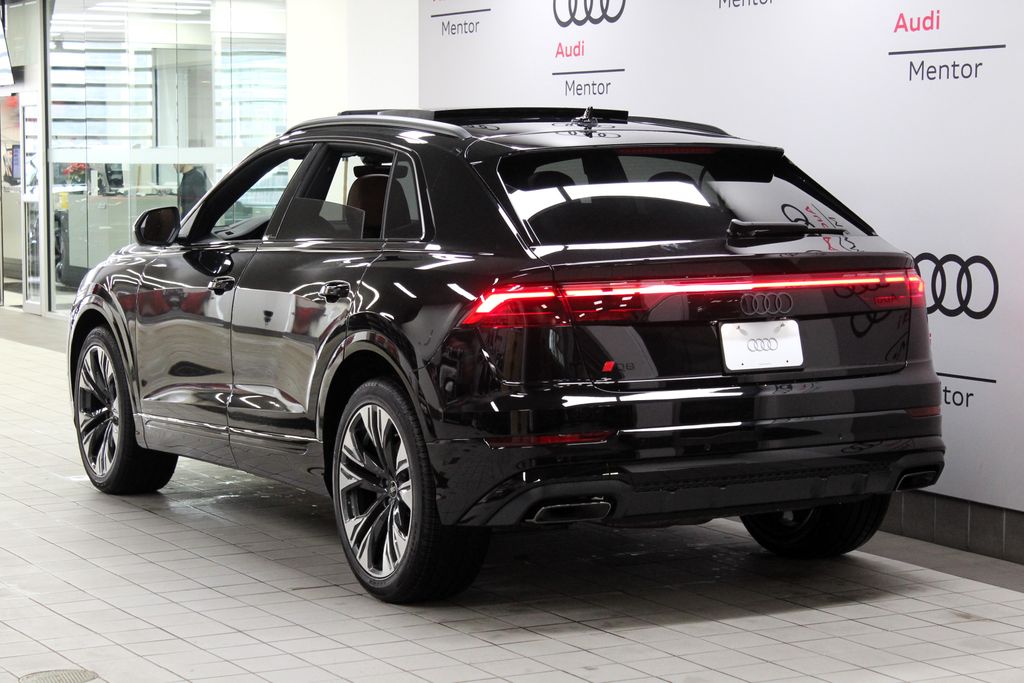 2025 Audi Q8  4