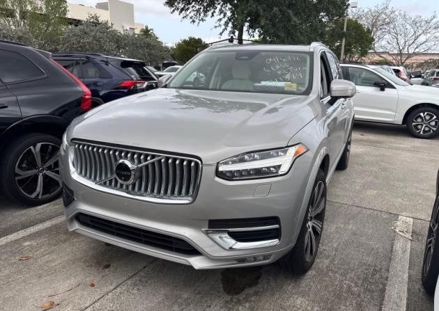 2025 Volvo XC90 B6 Plus Bright Theme 6-Passenger AWD