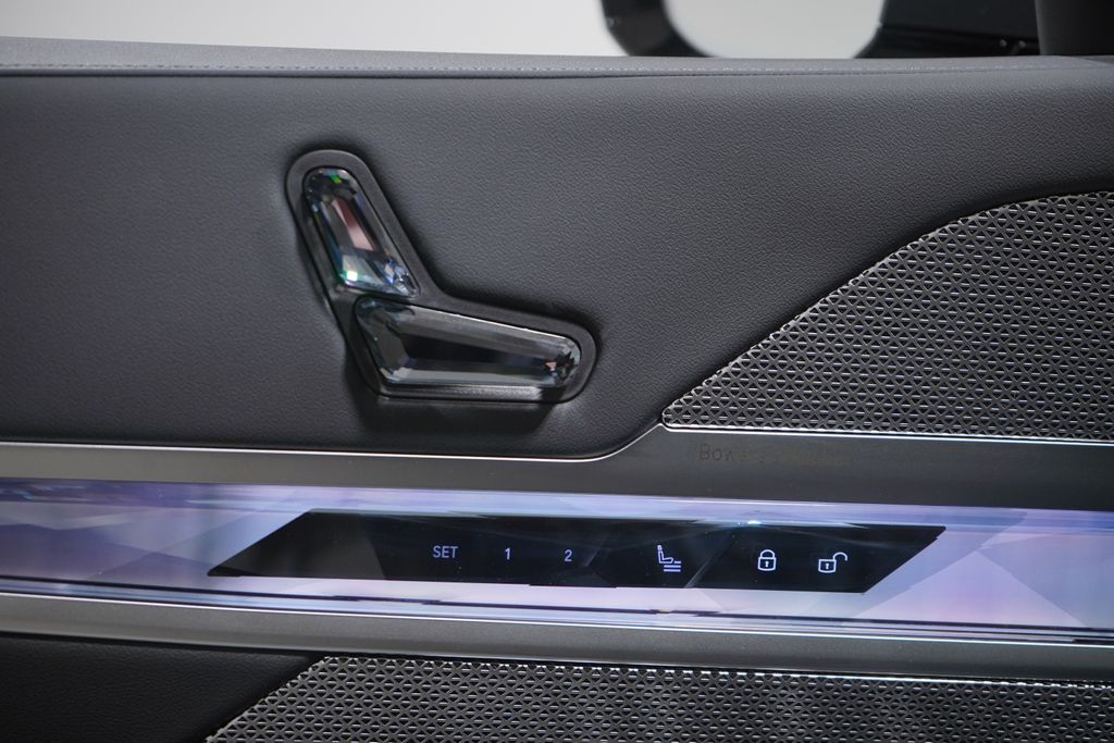 2025 BMW 7 Series 740i 14