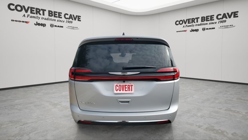 New 2026 Silver Chrysler Select image 8