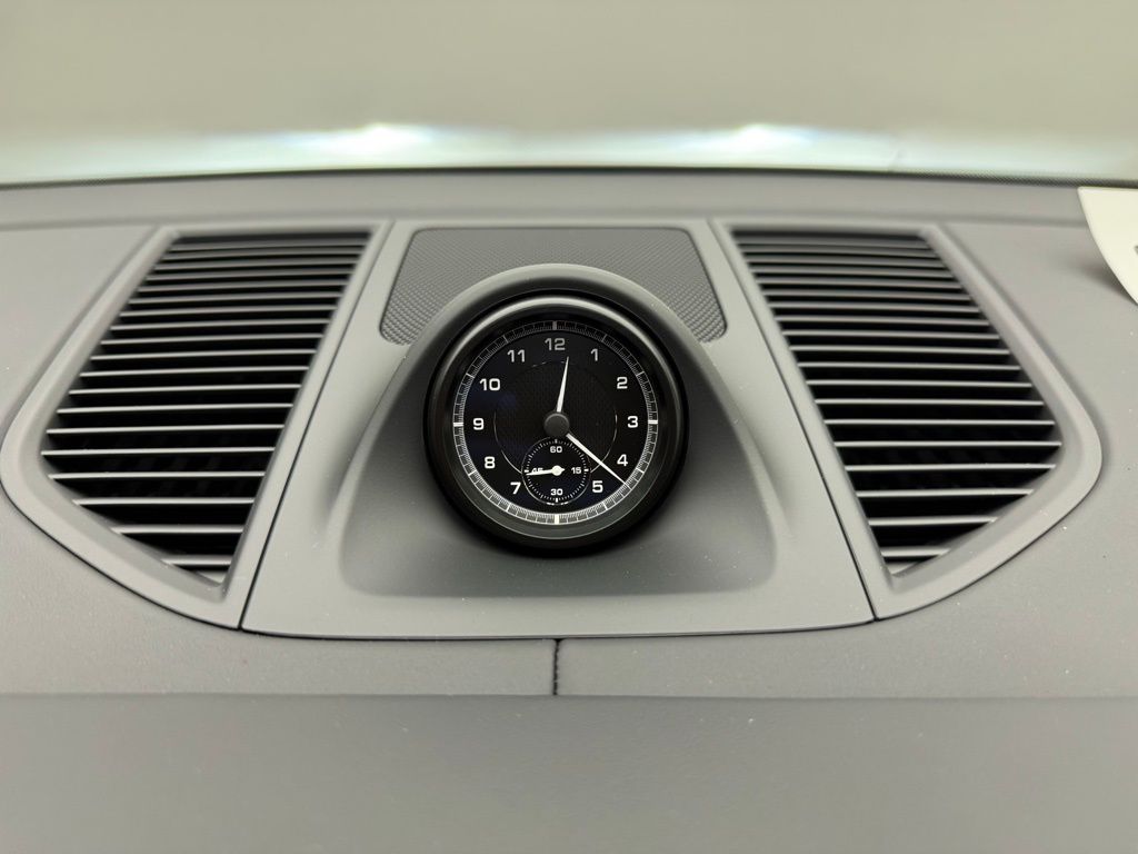 Thumbnail: 2026 Porsche Macan - 18