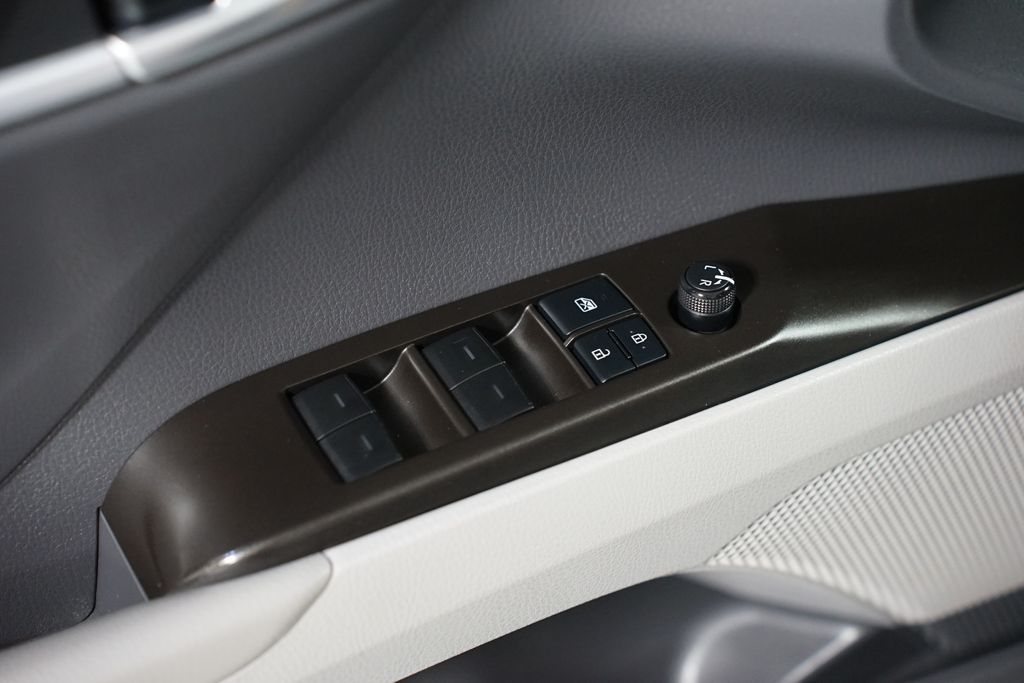 Thumbnail: 2021 Toyota Camry - 30