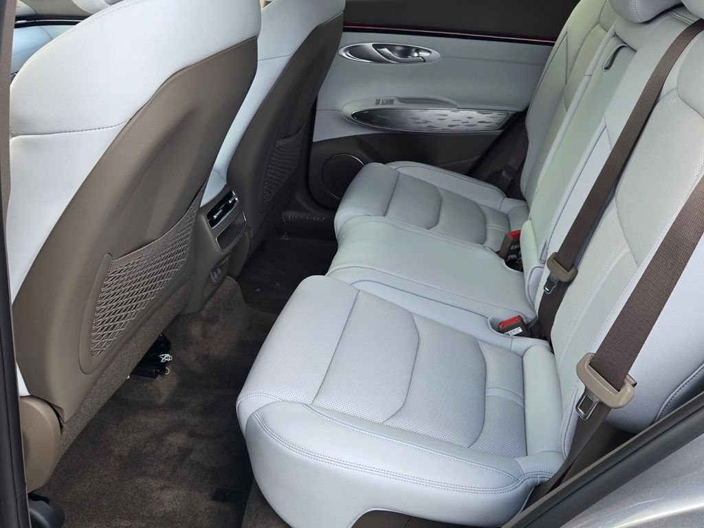 2027 Genesis Gv70