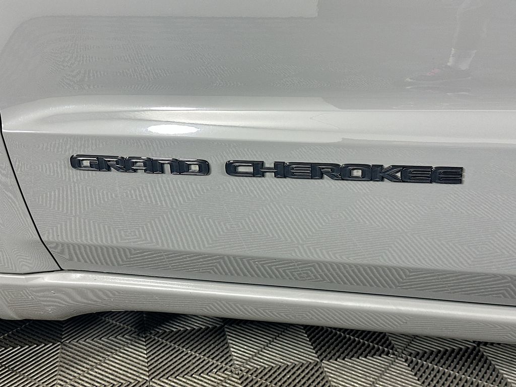 Used 2019 Gray Jeep Altitude image 29