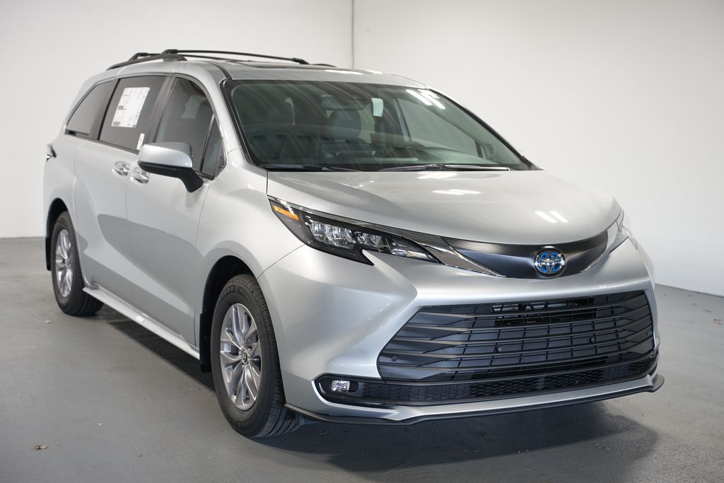 Thumbnail: 2025 Toyota Sienna - 3