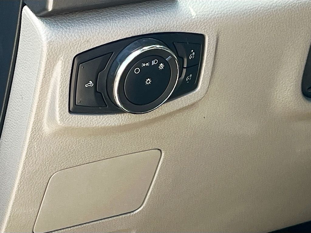 Used 2022 White Ford XLT image 10