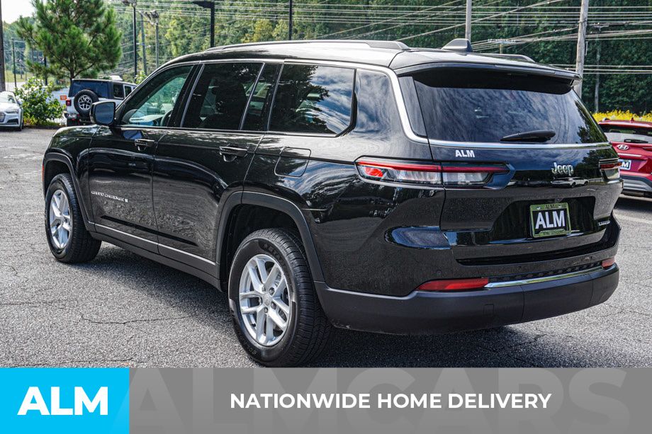 2023 Jeep Grand Cherokee Laredo photo 3