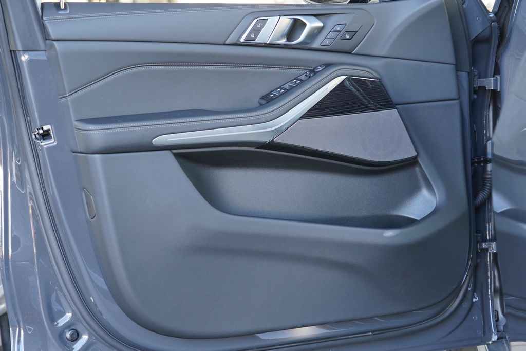 Thumbnail: 2026 BMW X5 - 9