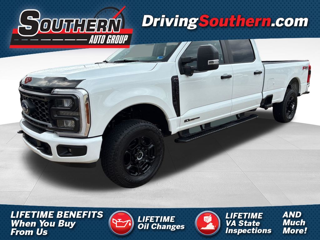Oxford White 2025 Ford F-250 Super Duty Pickup Truck Four-Wheel Drive Automatic