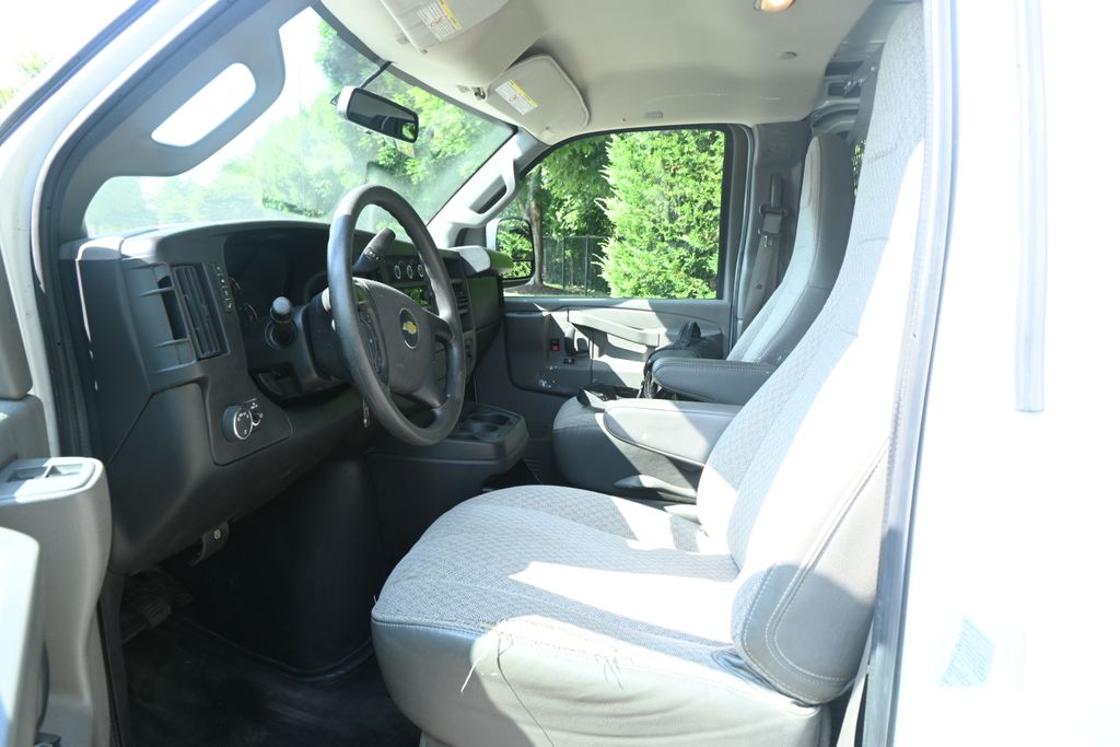 Thumbnail: 2016 Chevrolet Express - 3
