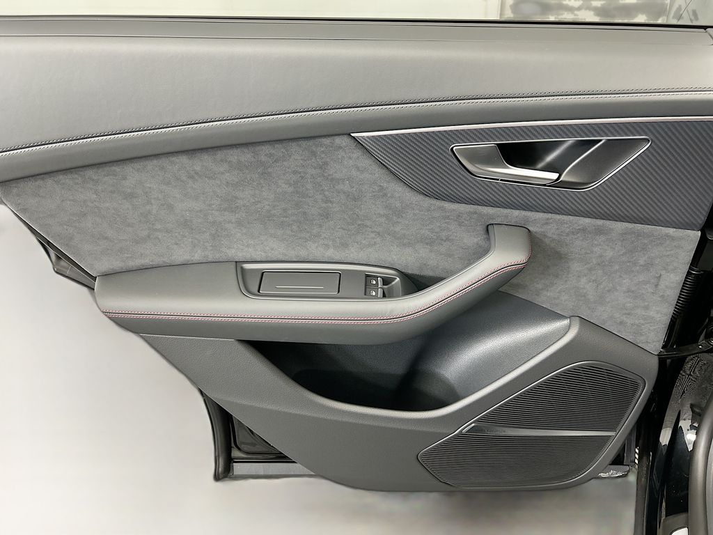 Thumbnail: 2026 Audi SQ8 - 25