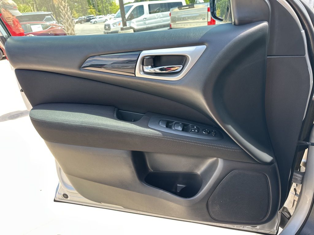 2017 Brilliant Silver Metallic Nissan Pathfinder SV FWD SUV