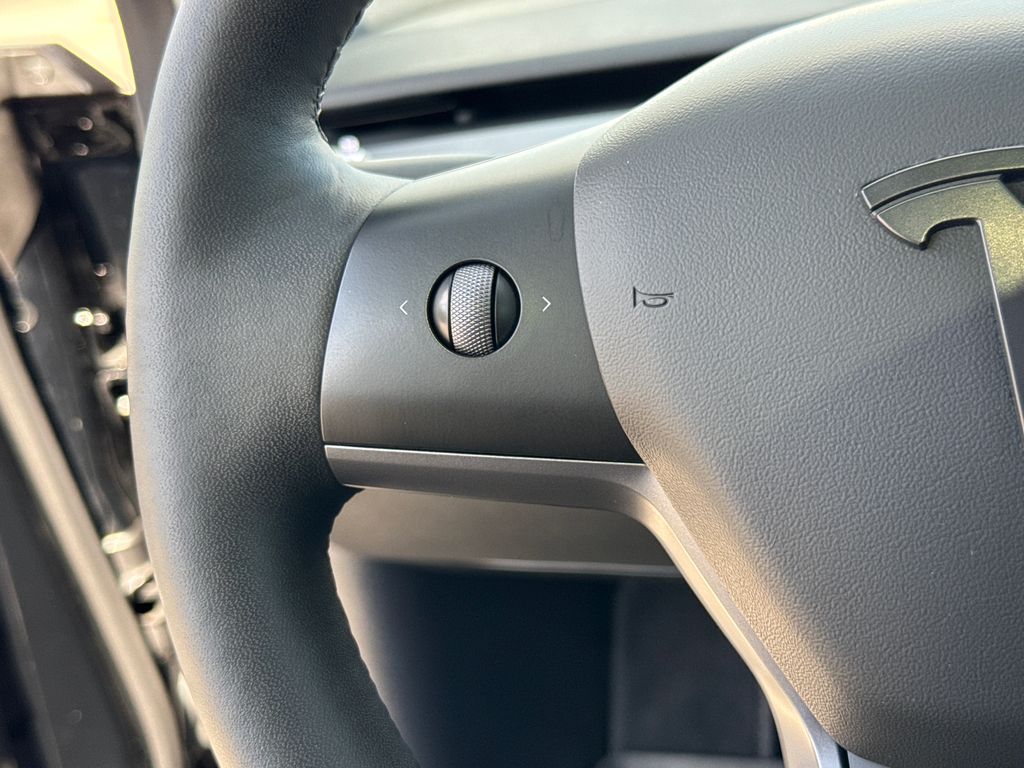 Used 2022  Tesla Long Range image 15