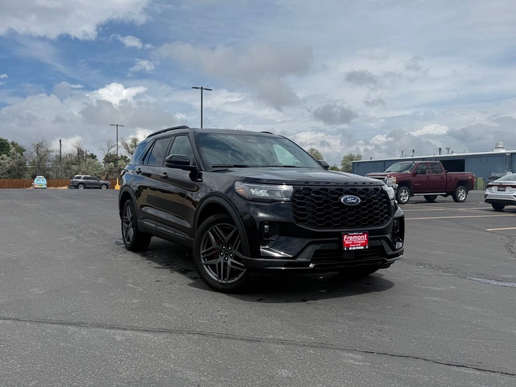  2025 Ford Explorer ST-Line AWD   