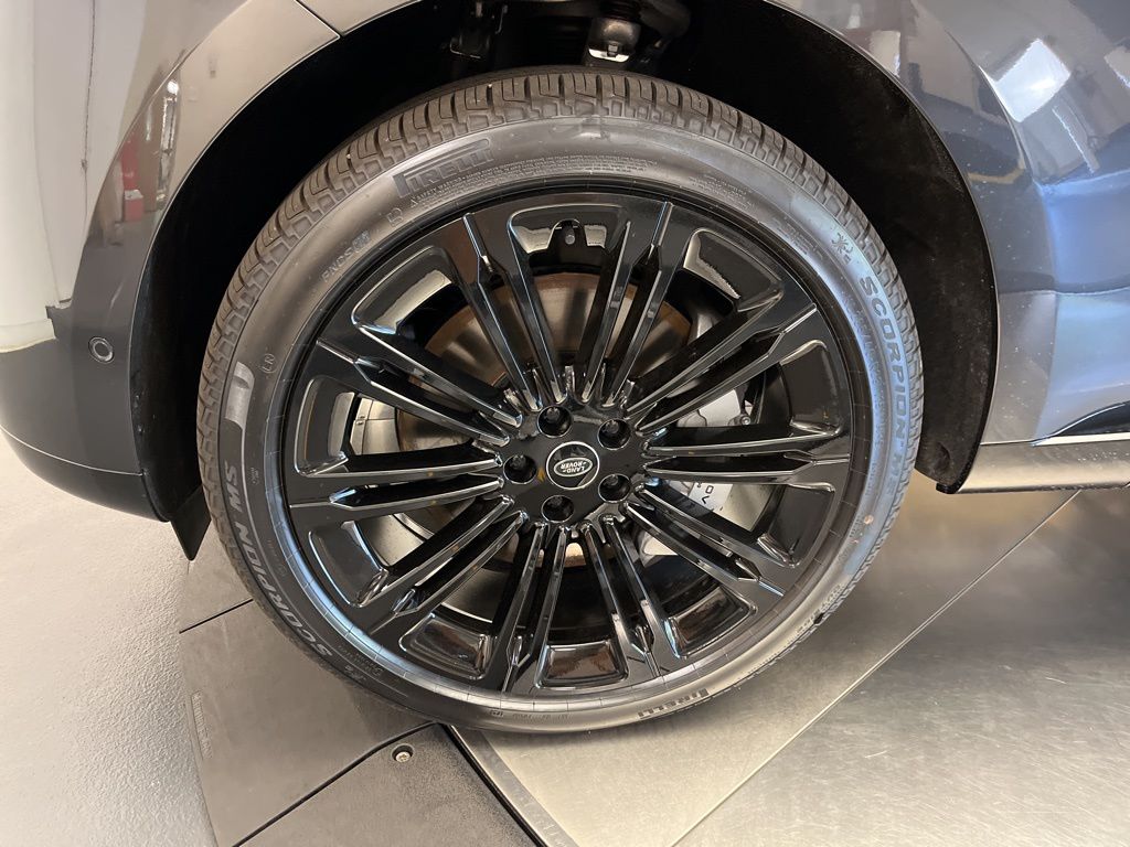 Thumbnail: 2025 Land Rover Range Rover - 10