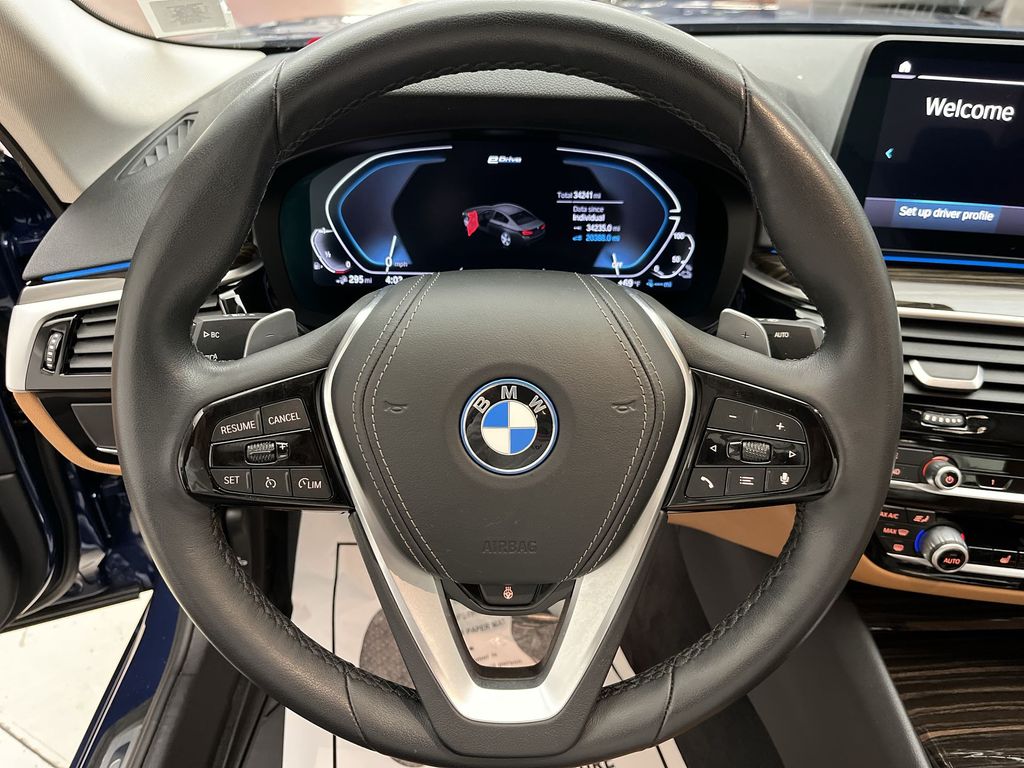 Thumbnail: 2022 BMW 5 Series - 14