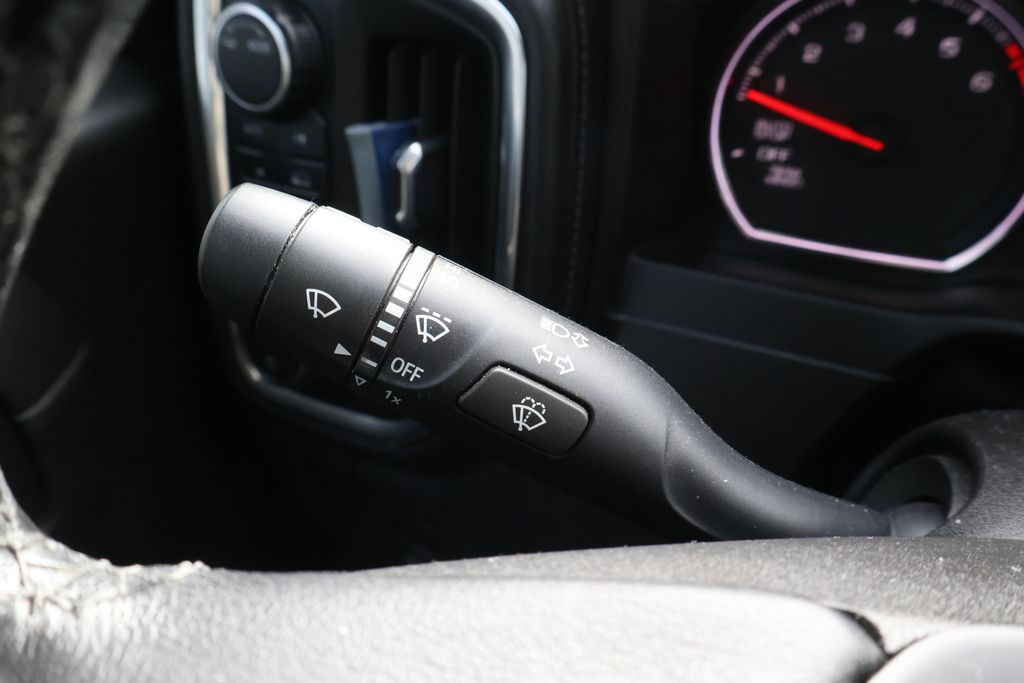 Thumbnail: 2020 Chevrolet Silverado 1500 - 23