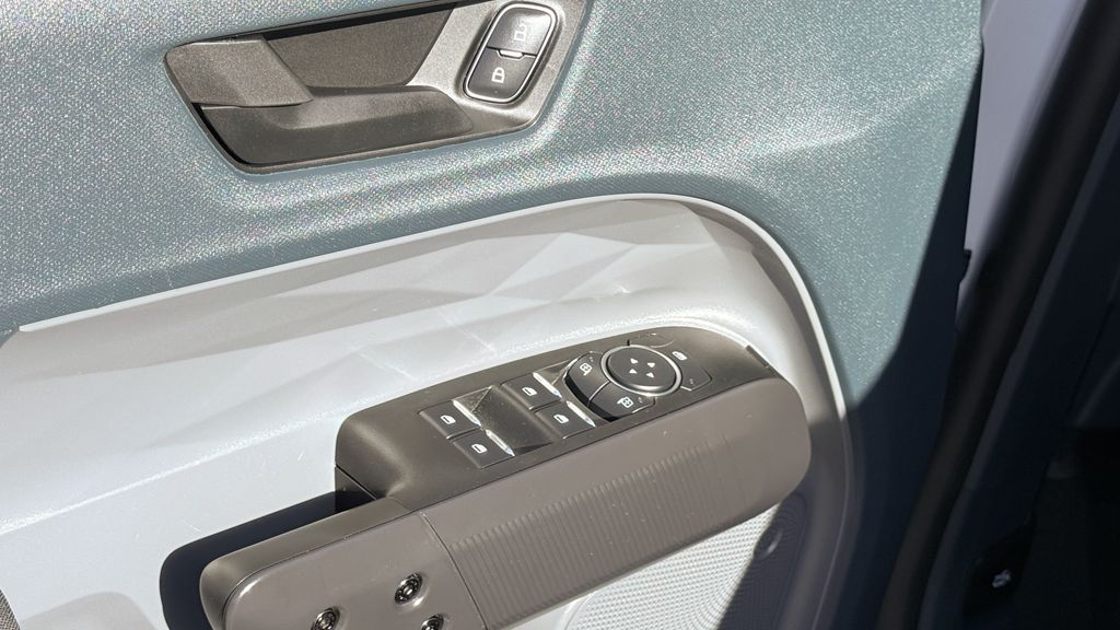 Used 2025 Ford Maverick XL 4D Crew Cab